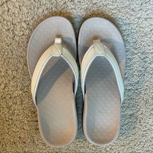 Vionic Flip Flops Tide II White